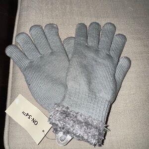 ON-3TH Gray Knit Gloves with Faux Fur Trim